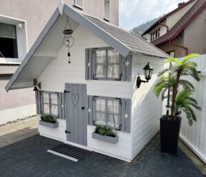 Liebenswürdiges Kinder Spielhaus