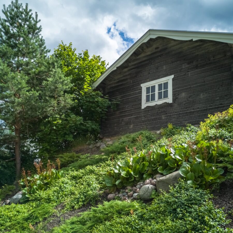 Gartenhaus an einem Steilhang