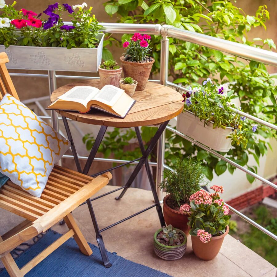 kleiner, gemütlicher und wunderschöner Balkon.