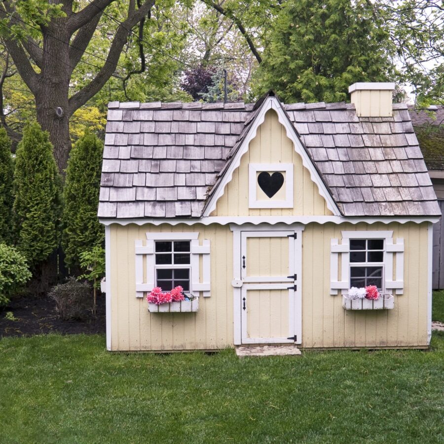 Kinderspielhaus im Garten