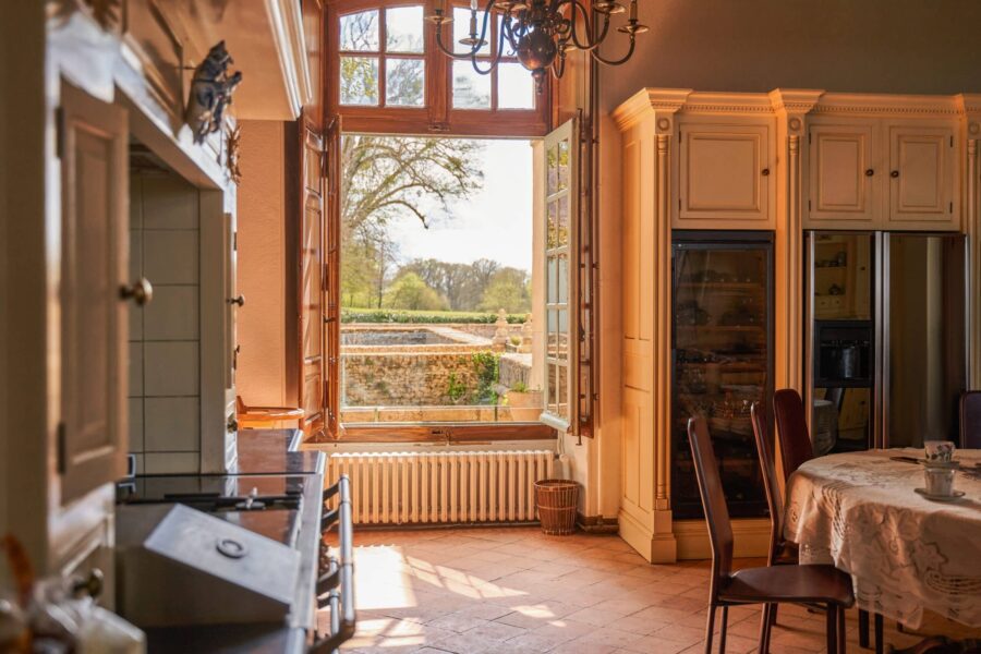 Einrichtung einer Küche im Landhausstil.